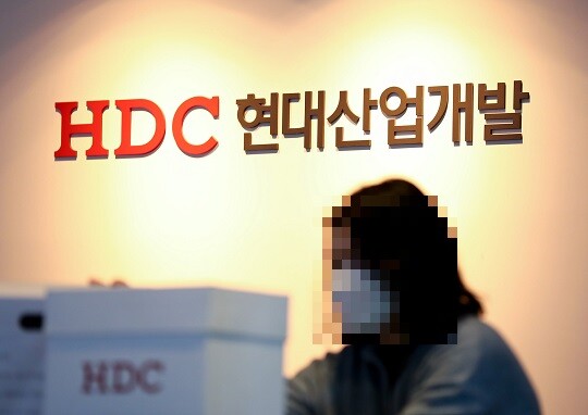 HDC현대산업개발이 구로 뉴스테이 사업으로 건설 중인 고척 아이파크의 상가 임차인을 자회사인 HDC아이파크몰로 선정한 것을 두고 잡음이 일고 있다. 사진=박정훈 기자