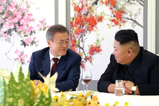 문재인 대통령(왼쪽)과 김정은 국무위원장이다. 사진=일요신문DB