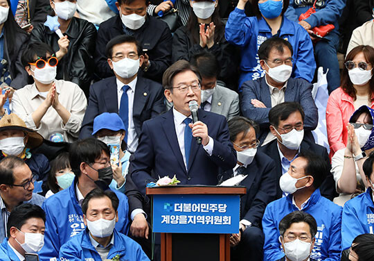 5월 8일 오전 인천 계양구 계양산야외공연장에서 국회의원 보궐선거 출마선언을 하고 있다. 사진=박정훈 기자