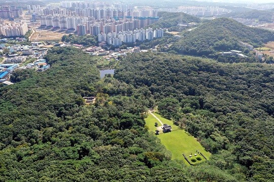 문화재청은 아파트 단지 3곳의 건설사가 문화재 반경 500m 안에서 공사를 진행한 점을 문제삼았다. 사진=연합뉴스