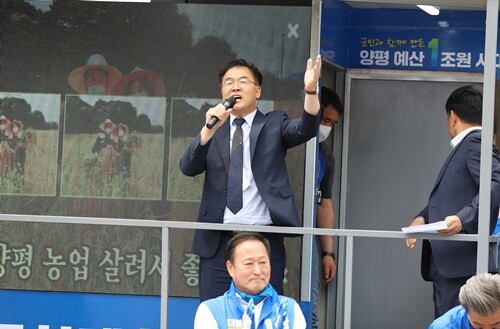 축사를 하는 최재관 민주당 여주양평지역위원장. 사진=김현술 기자