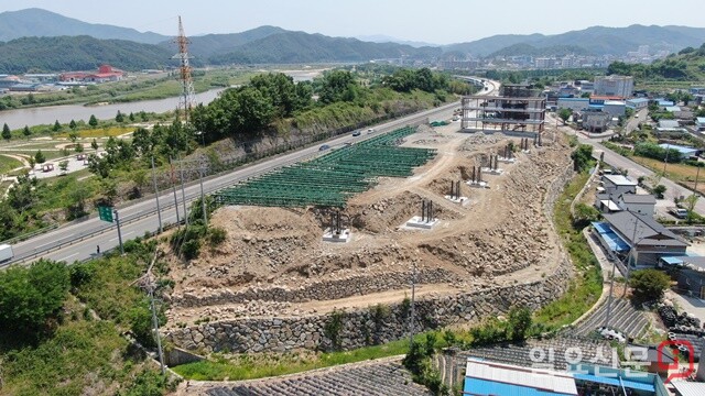 합천군이 도시계획시설만 허용되는 곳에 일반운동시설인 골프연습장을 허가한 현장 모습. 왼쪽으로 대로, 오른쪽으로 중로와 인접한 것이 육안으로도 확인된다. 사진=정민규 기자