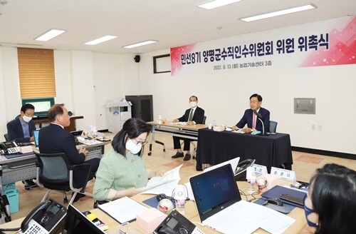 인수위원회 차담회를 진행하는 전진선 양평군 당선자. 사진=김현술 기자