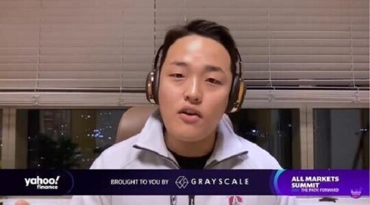 “실패와 사기는 다르다.” 테라·루나 관련 각종 의혹들로 검찰 수사를 받고 있는 권도형(사진) 테라폼랩스 대표가 한 해명이다. 많은 가상화폐 관련 기업들도 ‘사기’로 고소나 고발당하지 않기 위해 법률 자문을 찾는 경우가 늘고 있다. 사진=야후파이낸스 유튜브