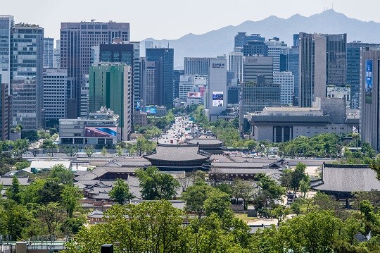 서울시내 여러 기업들의 빌딩이 즐비하다. 지금도 우리 주변에서는 업무 스트레스로 괴로워하는 직장인이 적지 않다. 사진=최준필 기자