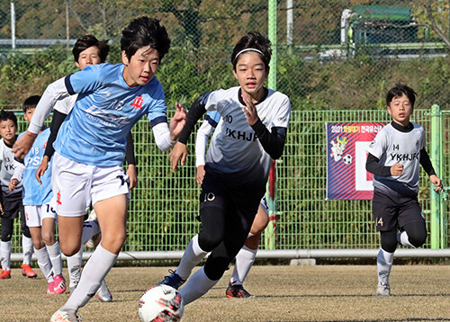 지난해 열린 화랑대기 전국 유소년축구대회 경기 모습. 사진=경주시 제공