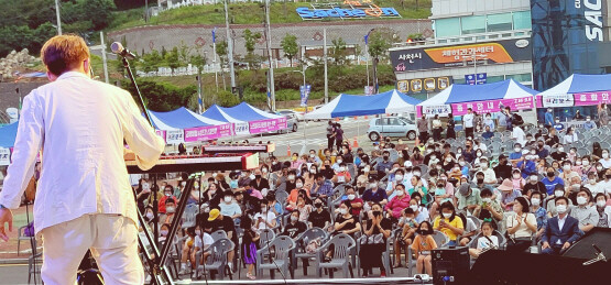 토요상설무대 진행 모습. 사진=사천시 제공