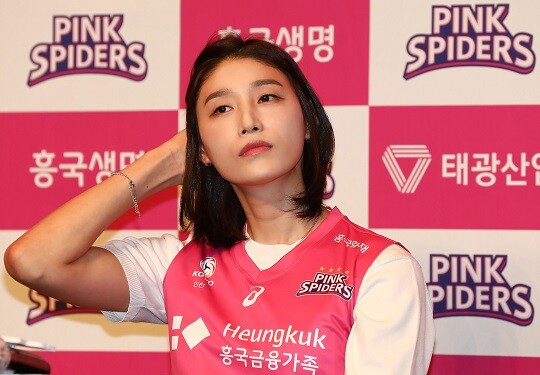 김연경은 2년 전 흥국생명에 입단하며 큰 주목을 받았지만 그 결과는 기대에 미치지 못했다. 사진=박정훈 기자