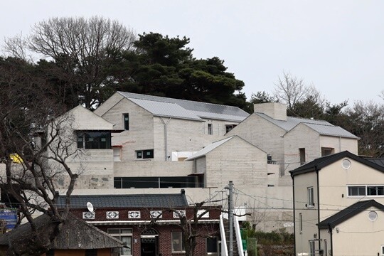 대통령경호처가 문재인 전 대통령의 경남 양산 평산마을 사저 인근 경호구역을 확장해 재지정했다. 경남 양산 평산마을 문 전 대통령 사저. 사진=임준선 기자