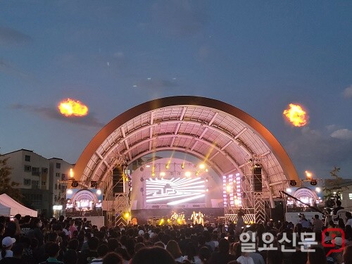 이천 도자기 축제 개막 공연행사 . 사진= 유인선 기자.