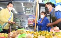 이재준 수원특례시장, 전통시장 태풍 대비 태세 점검...먹을거리 구매해 복지시설에 기부