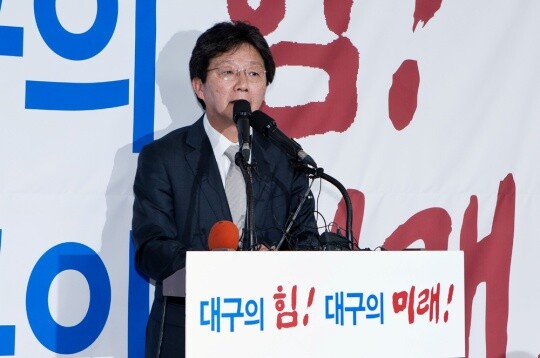 2016년 제20대 국회의원선거 대구 동구을에 나선 무소속 유승민 당선자가 4월 13일 오후 대구 동구 선거캠프에서 당선소감을 말하고 있다. 사진=최준필 기자