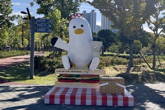 부산시민공원에 설치된 ‘피크닉 부기’. 사진=부산시 제공