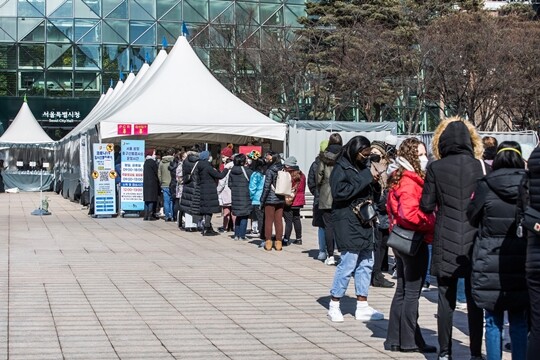 코로나19가 등장한 이후 거듭되는 변이 바이러스의 등장이 글로벌 대유행을 주도해왔다. 사진=최준필 기자