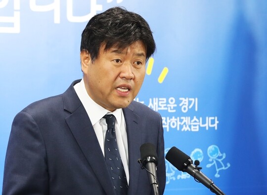 법조계에서 주목하고 있는 유동규 전 성남도시개발공사 기획본부장도 이재명 대표 관계자들과 공모 관계다. 검찰은 유 전 본부장과 김용 민주연구원 부원장(사진)이 함께 ‘정치자금을 수수했다’고 보고 있다. 사진=연합뉴스