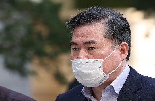 유동규 전 성남도시개발공사 본부장이 10월 28일 오전 서울 서초동 서울중앙지법에서 열리는 대장동 개발 사업 로비·특혜 의혹 관련 재판에 출석하고 있다. 사진=연합뉴스