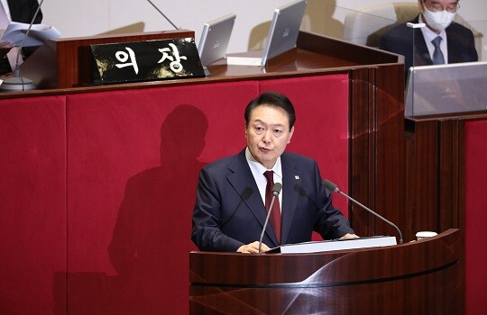 윤석열 대통령이 10월 25일 서울 여의도 국회 본회의장에서 2023년도 예산안 시정연설을 하고 있다. 사진=박은숙 기자