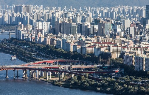 지난 10월 24일 오후 서울 매봉산 전망대에서 바라 본 강남 일대 아파트 모습. 사진=최준필 기자