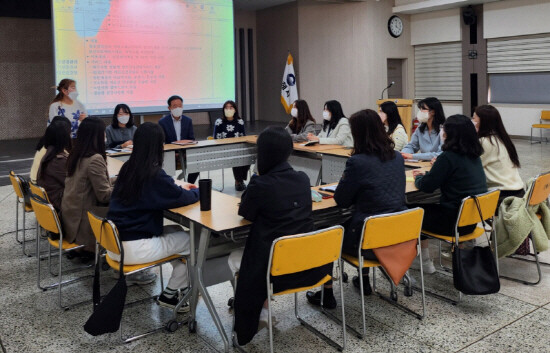 직무간담회 진행 장면. 사진=김해시 제공