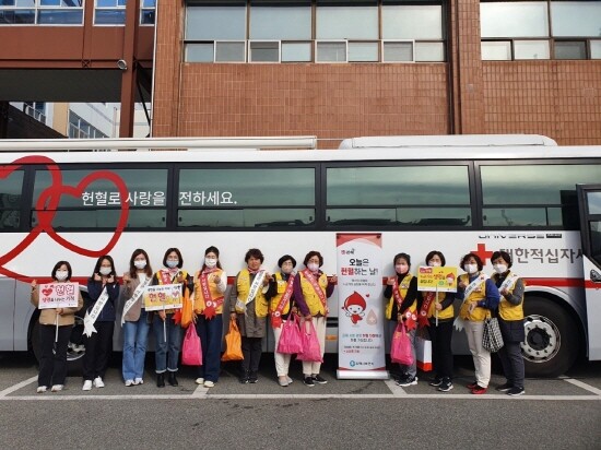 사랑의 헌혈 및 장기기증 캠페인 진행 모습. 사진=김해시 제공