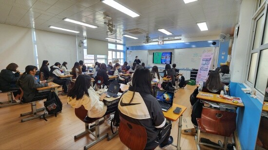 찾아가는 메타버스 진로특강 개최 장면. 사진=김해시 제공