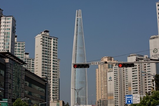 롯데케미칼 본사가 위치한 서울시 송파구 롯데월드타워. 사진=일요신문DB
