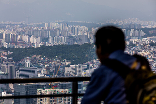 서울 용산구 남산공원에서 바라본 서울시내 아파트 전경. 사진=최준필 기자