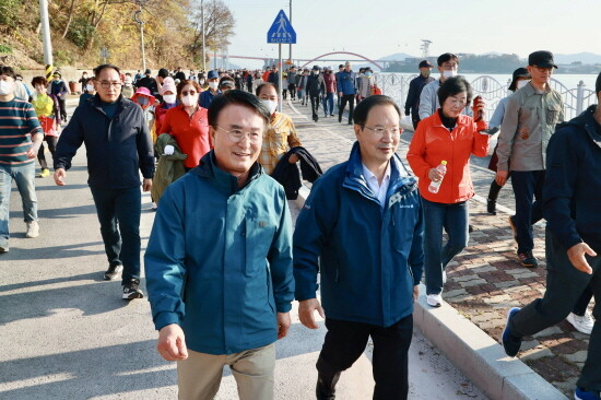 ‘2022 사천시민 한마음 걷기대회’ 개최 장면. 사진=사천시 제공