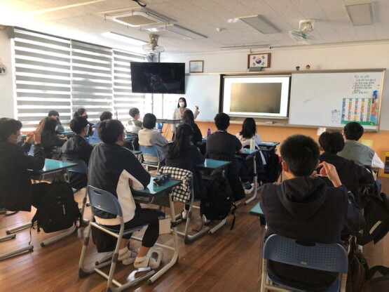 경상국립대학교 국어문화원은 경상남도 내 초·중·고등학교를 대상으로 ‘찾아가는 우리말 교실’을 진행했다. 사진=경상국립대 제공