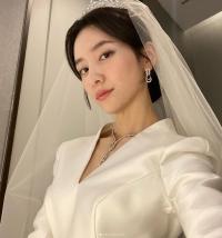 박지현, ‘재벌집 막내아들’ 드레스 인증샷 “저 결혼해요”