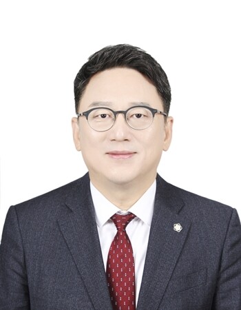 김영훈 후보는 “사설 플랫폼 아웃”을 주요 공약으로 내걸었다. 사진=김영훈 변호사 제공