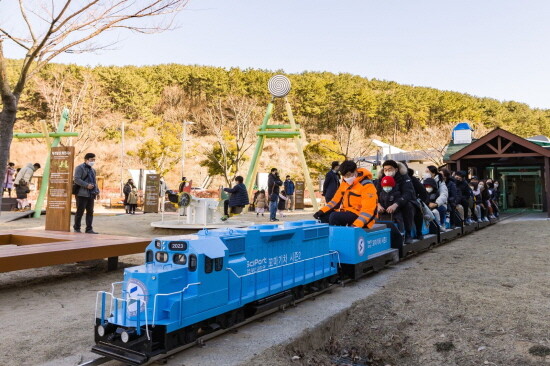 재단장 완료된 꼬마기차. 사진=국립부산과학관 제공