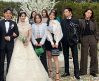 임지연, 송혜교 학폭 가해자들과 결혼사진 공개 “쪼금 창피한 내 친구들”