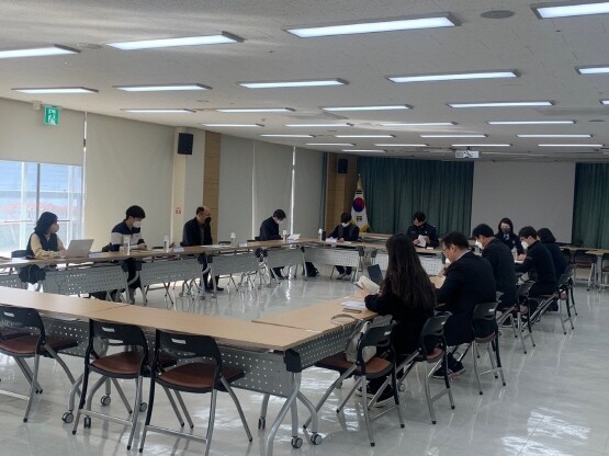 ‘부산항 신항 배후단지 활성화 제도개선 TF’ 1차회의 장면. 사진=부산항만공사 제공