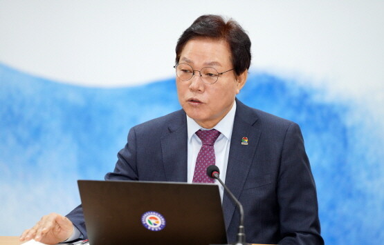 박완수 도지사가 6일 오전 도청에서 열린 실국본부장회의를 주재하는 모습. 사진=경남도 제공