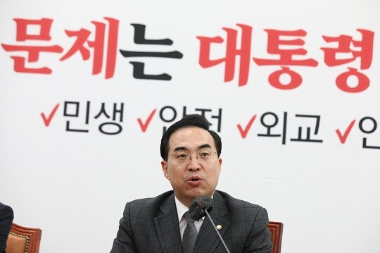 박홍근 더불어민주당 원내대표가 21일 국회에서 열린 원내대책회의에서 모두 발언을 하고 있다. 사진=박은숙 기자