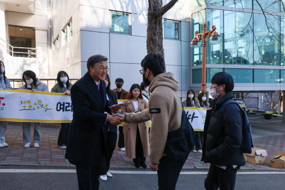 신입생 맞이 환영인사회 장면. 사진=경남정보대 제공