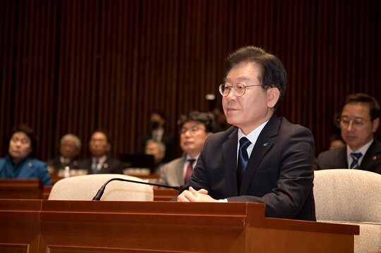 지난달 27일 국회에서 열린 더불어민주당 의원총회에 참석한 이재명 대표. 사진=이종현 기자
