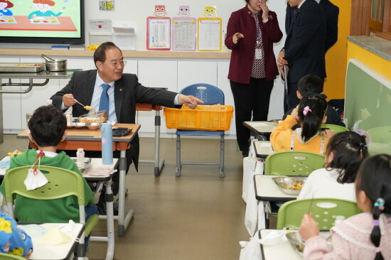 급식 현장 점검·소통 장면. 사진=부산시교육청 제공