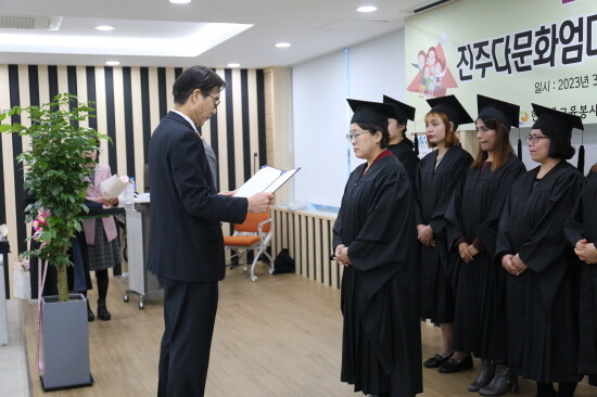 진주다문화엄마학교 제3기 졸업식 및 제4기 입학식 시행 장면. 사진=한국남동발전 제공