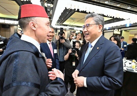 박진 외교부 장관이 라마단을 맞아 지난 24일 이슬람협력기구(OIC) 회원국 외교단을 포함해 국내외 인사 약 170명을 초청해 이프타르 만찬을 개최했다. 사진=외교부 제공