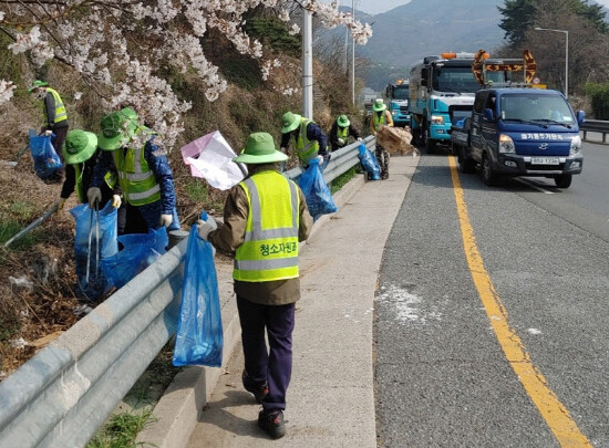 환경 정비 실시 장면. 사진=기장군 제공