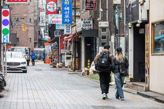 서울 서대문구 신촌 젊음의 거리. 사진=최준필 기자