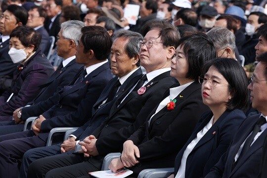 이재명 더불어민주당 대표와 이정미 정의당 대표, 용혜인 기본소득당 상임대표가 제주4·3평화공원에서 열린 추념식에 참석한 모습. 사진=연합뉴스