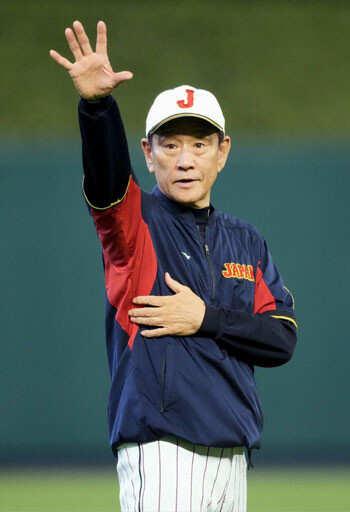 2023 WBC에서 일본을 우승으로 이끈 구리야마 히데키 감독의 융화형 리더십이 일본에서 주목받고 있다. 사진=교도/연합뉴스