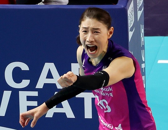 '배구여제' 김연경이 또 다시 우승에 실패했다. 그는 다음 시즌 다시 한 번 우승에 도전할 전망이다. 사진=연합뉴스