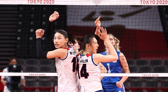 국가대표 절친이기도 한 '거물급' 선수 김연경(왼쪽)과 양효진(오른쪽)은 차례로 페이컷 논란을 겪은 바 있다. 사진=연합뉴스