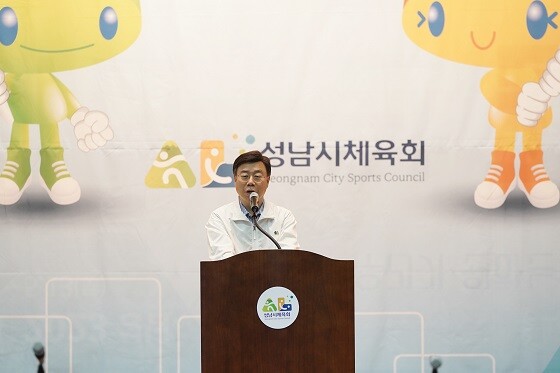 신상진 성남시장이 20일 제69회 경기도체육대회 출전 선수단 결단식에서 인사말을 하고 있다. 사진=성남시 제공