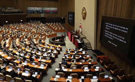 4월 27일 서울 여의도 국회에서 열린 본회의에서 ‘화천대유 50억 클럽 뇌물 의혹 사건의 진상규명을 위한 특검’과 ‘대통령 배우자 김건희의 도이치모터스 주가조작 의혹 진상규명을 위한 특검’ 등 이른바 쌍특검이 신속처리안건(패스트트랙)으로 지정됐다. 사진=박은숙 기자