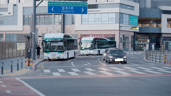 운행 중인 70번 버스 모습. 사진=김포시 제공